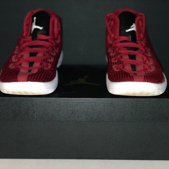 Jordan Reveal Size 9.5 - Picture 3 of 3